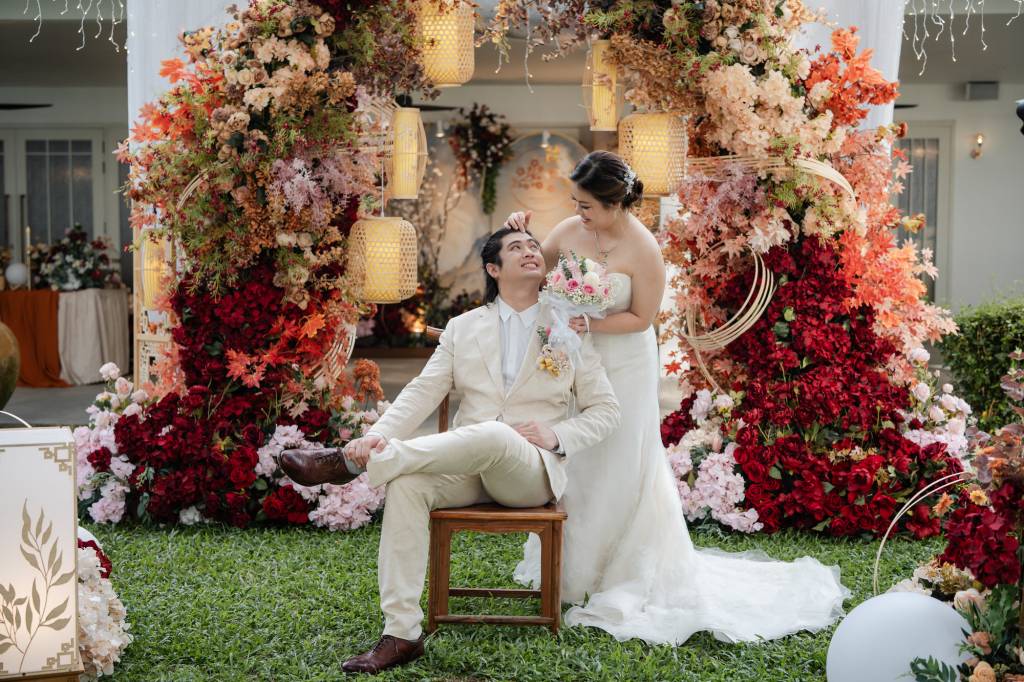 Tender Chinese wedding wedding banquet table with red and gold centerpieces at Lone Pine Hotel Batu Ferringhi, Penang — br...